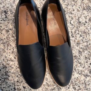 Black Indigo flats size 10 like new.